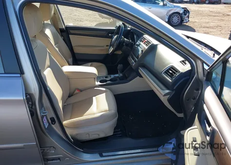 2015 Subaru Legacy 3.6R Limited z USA, uszkodzony, nr VIN 4S3BNEN64F3065090